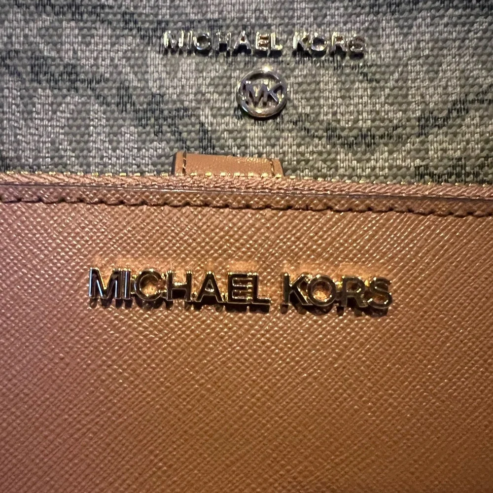 BRAND NEW Michael Kors Backpack & Wallet Set - Picture 2 of 8